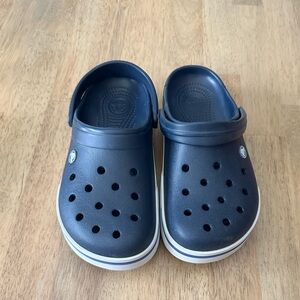 Brand New Navy and White Unisex Crocs ( women’s 9, men’s 7)